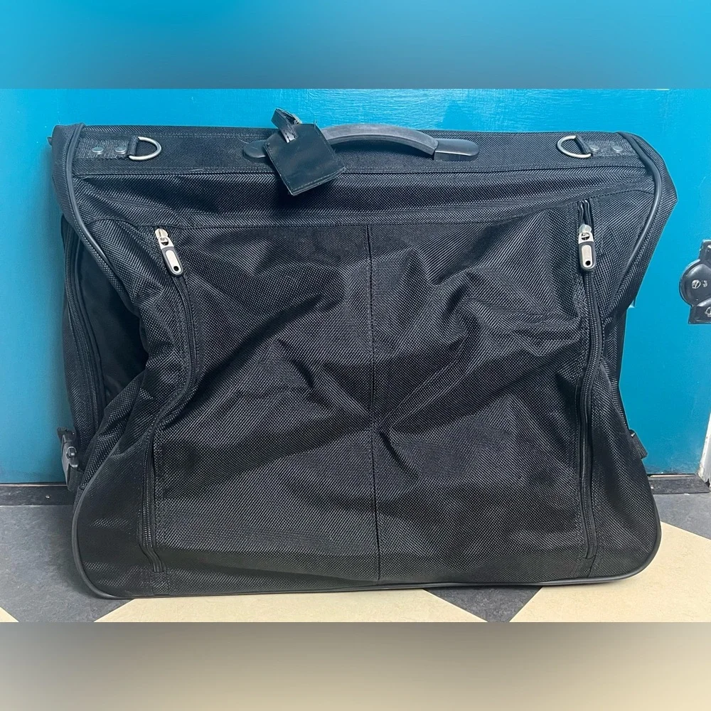 Samsonite Corsica Black Garment Bag Luggage - New With Tags NWT